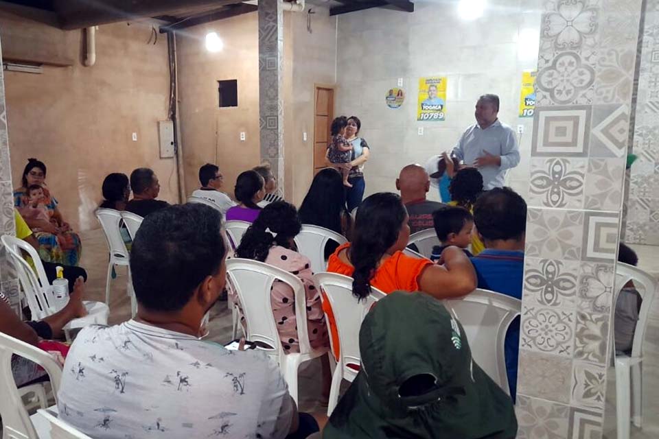 Candidato a deputado estadual Fogaça fala aos moradores do Caladinho e Escola da Polícia