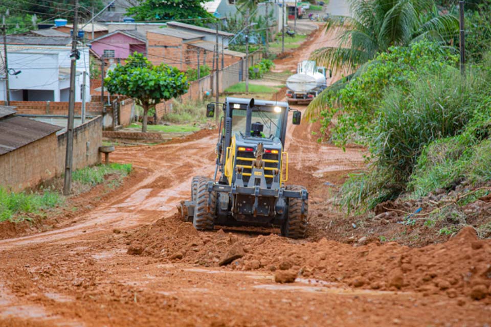 Prefeitura realiza manutenção e recuperação de ruas no setor 4