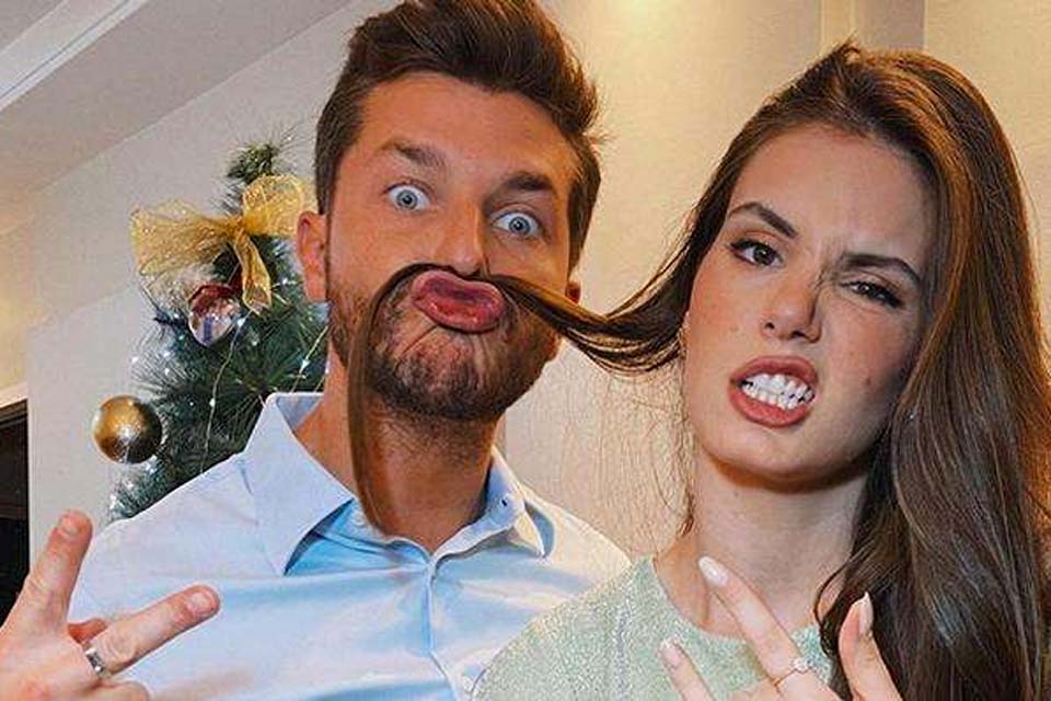 Klebber Toledo e Camila Queiroz gravam reality de casais