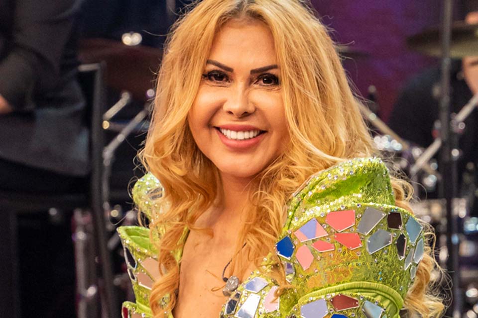 Durante show, Joelma desabafa e revela ter sofrido derrames e paradas cardíacas: - 'Isso ninguém sabe'