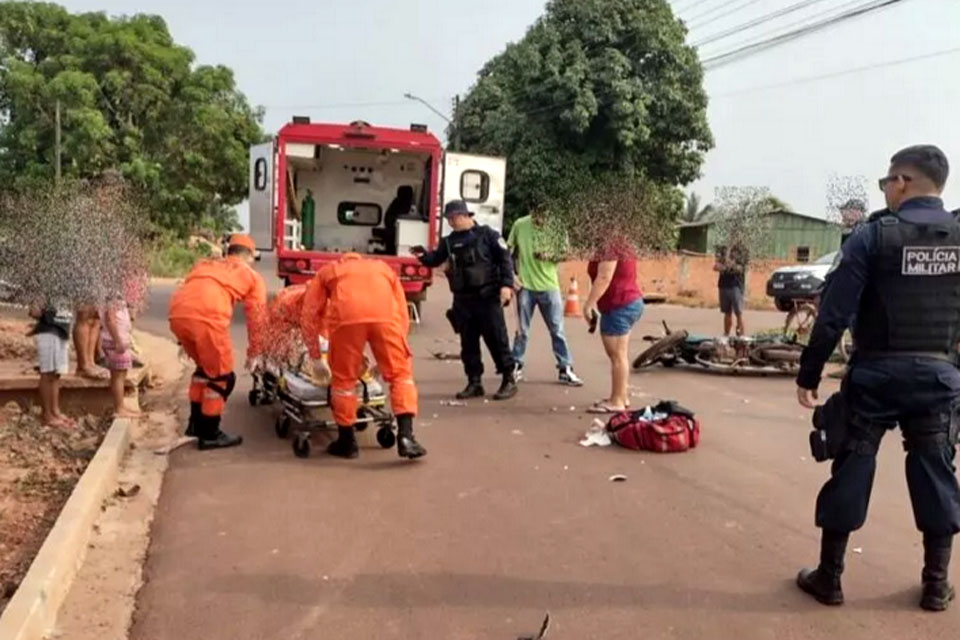 Motociclista sofre fratura exposta ao colidir com carro em Pimenta Bueno