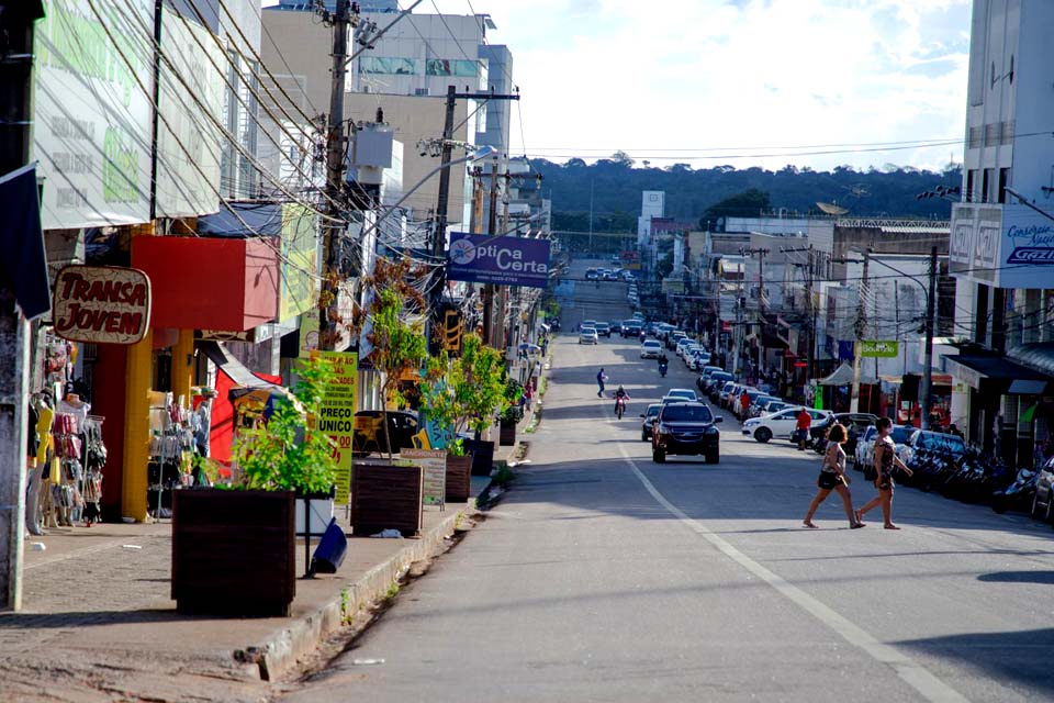 Prefeitura de Porto Velho recupera obras de paisagismo e arborização da cidade que foram vandalizadas