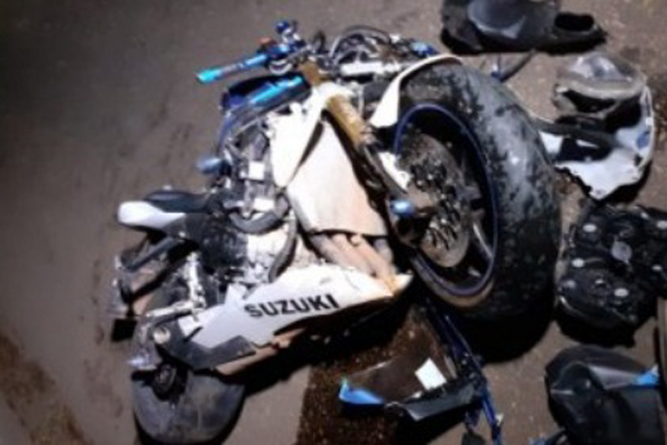  Motociclista fica em estado grave após colisão com carro