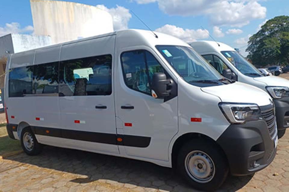 Secretaria de Saúde da Estância Turísitica recebe duas vans para o transporte de pacientes TFD