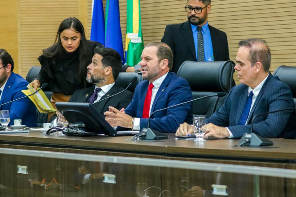 Deputados aprovam projeto que reduz 182 cargos comissionados na Assembleia Legislativa