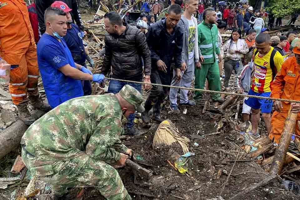 Deslizamento de terra deixa ao menos 14 mortos e 29 feridos na Colômbia