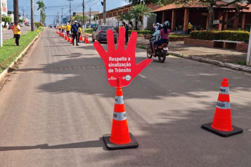 Detran promove ações educativas com o tema Respeito aos ciclistas, em Cacoal 