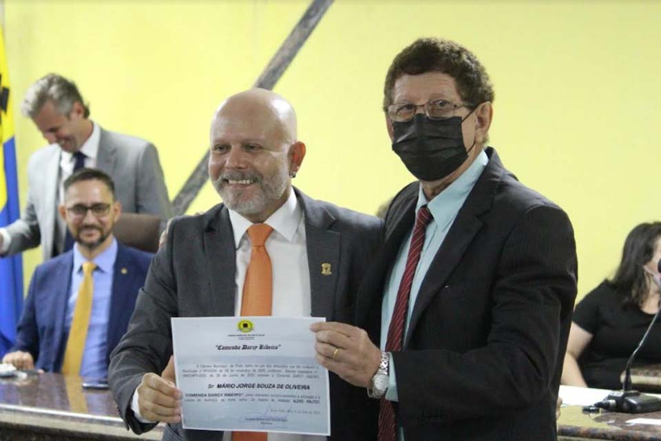 Presidente do SINDSEF-RO, Mário Jorge, recebe comenda Darcy Ribeiro; Em reconhecimento pelo trabalho em prol da educação