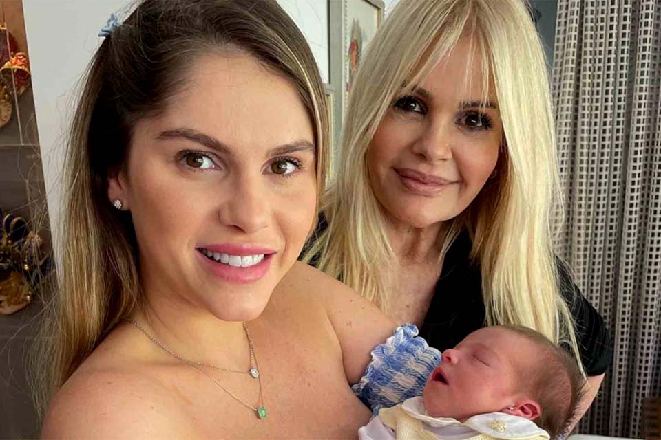 Monique Evans posa com Bárbara e neta: 'As três gerações'