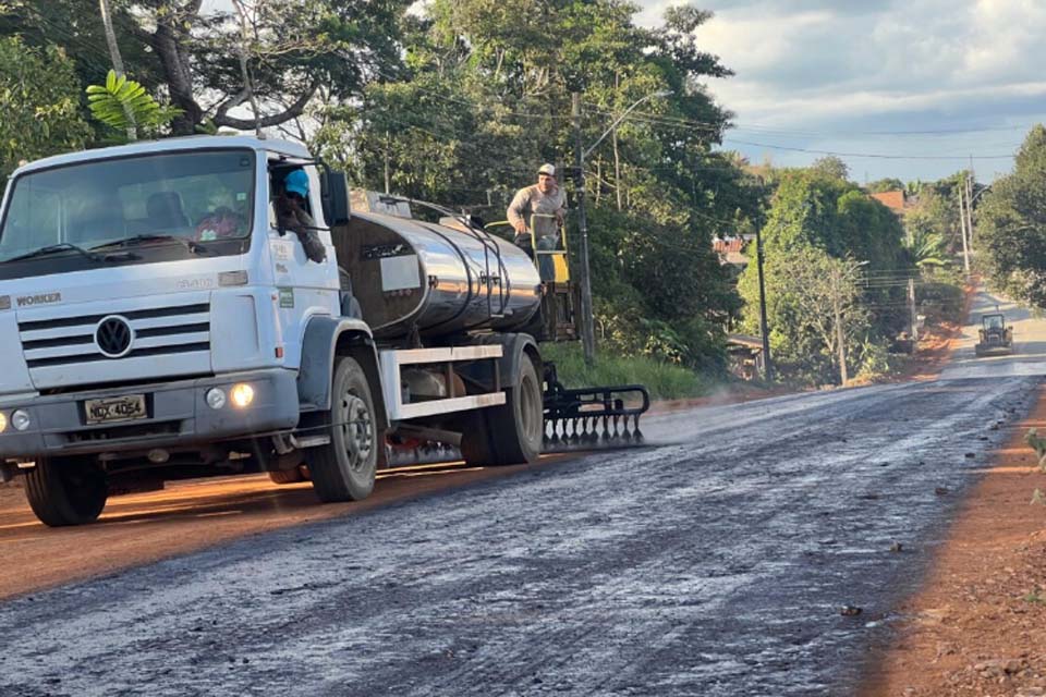 Rua 13 de Maio no Jardim dos Estados é imprimada e está pronta para receber capa asfáltica